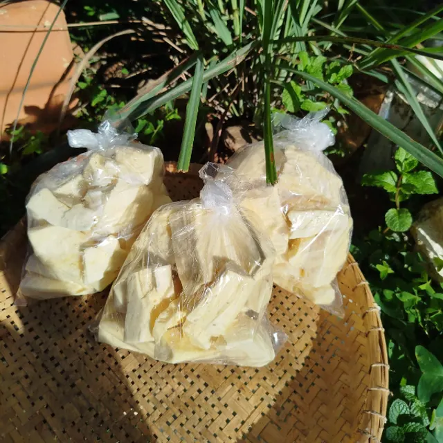 Mandioca descascada 1kg